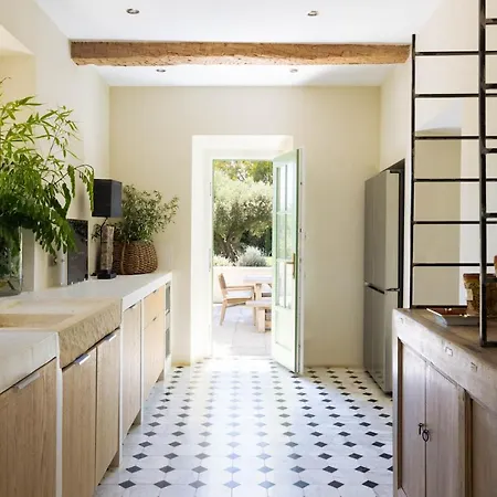 Villa Fully Staffed Included - The Charming La Bastide Des Marres In Saint Tropez *